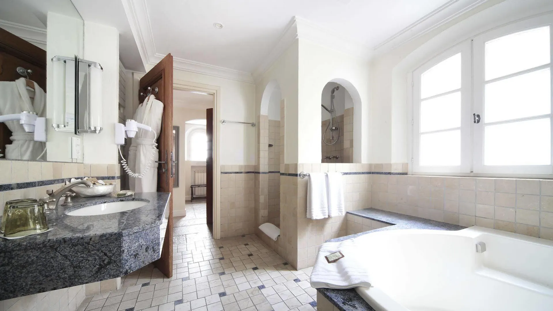Hotel & Restaurant Alain Llorca La Colle-sur-Loup Francie