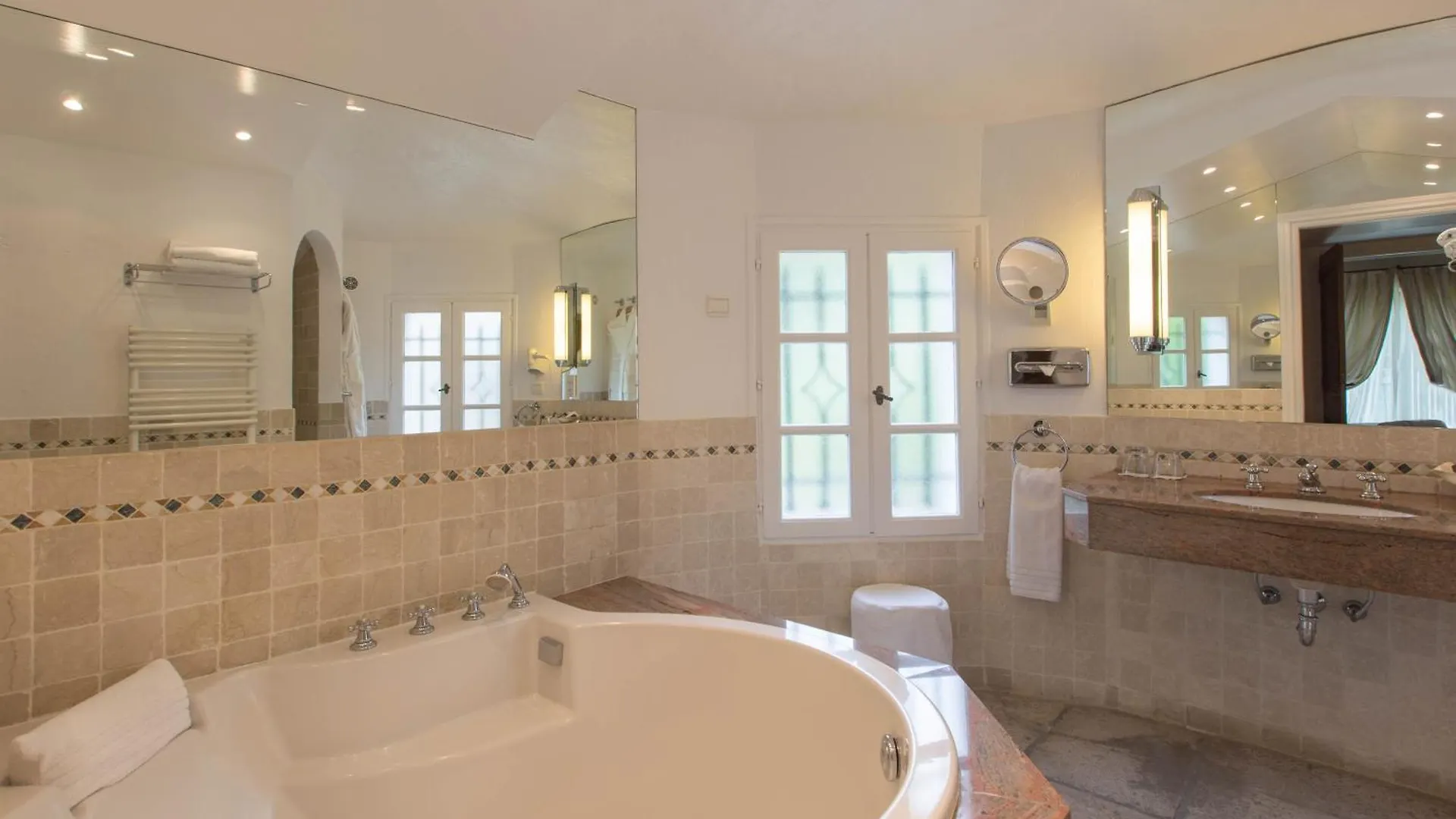 Hotel & Restaurant Alain Llorca La Colle-sur-Loup