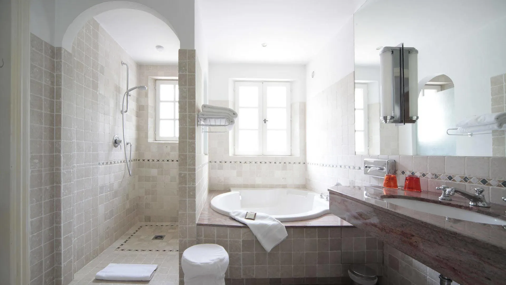 Hotel & Restaurant Alain Llorca La Colle-sur-Loup 4*,  France