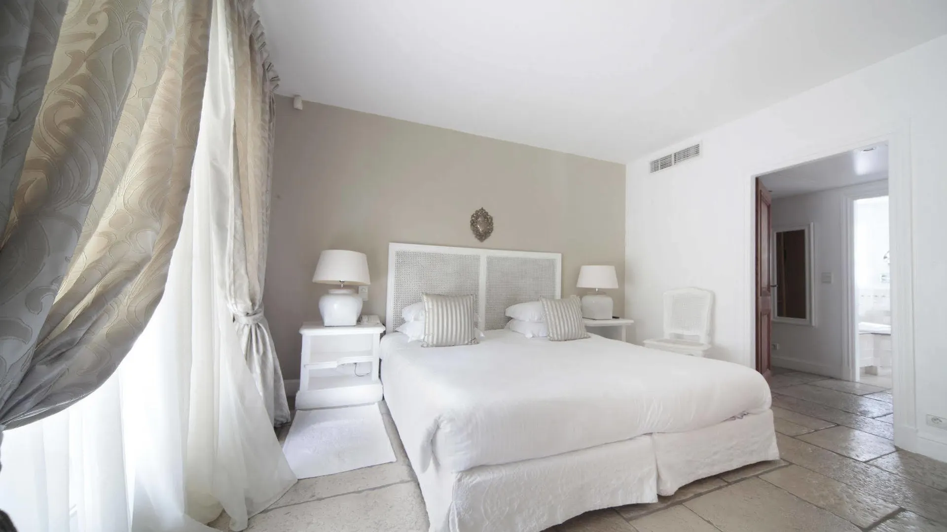 Hotel & Restaurant Alain Llorca La Colle-sur-Loup 4*,  France